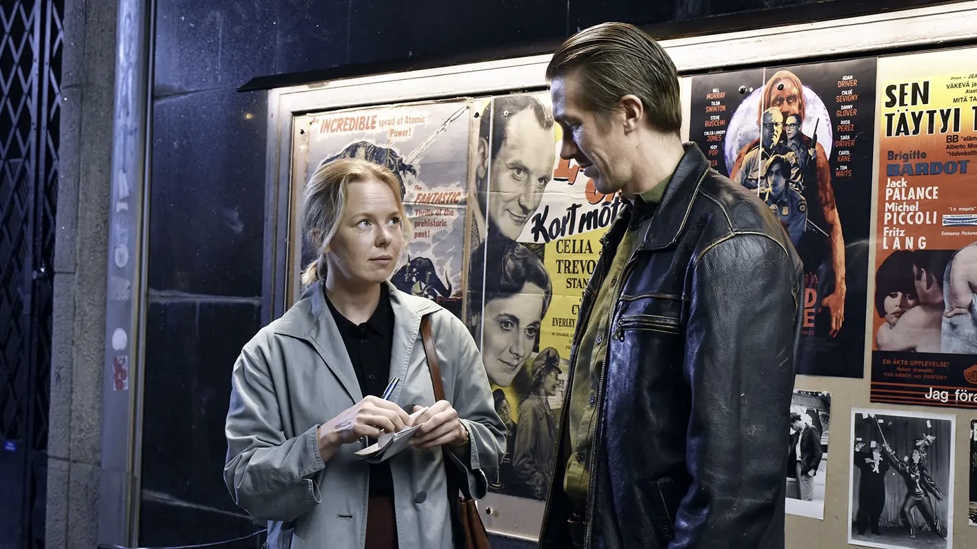 Alma Pöysti e Jussi Vatanen in una scena del film Foglie al vento