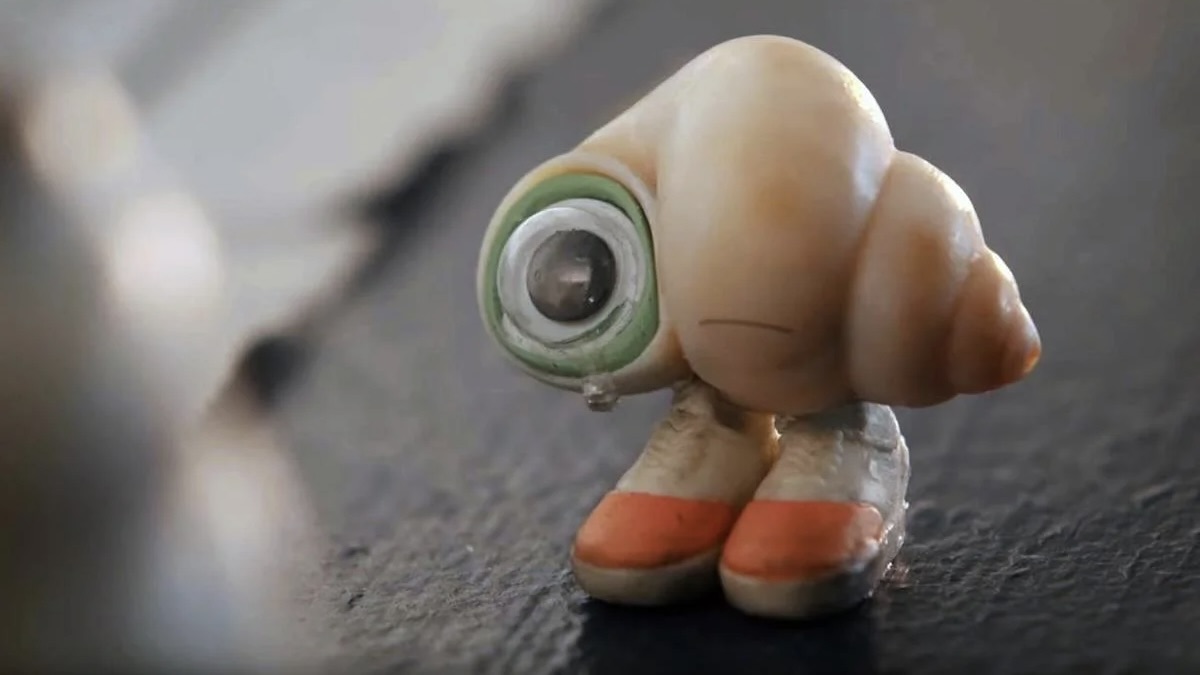 Marcel the Shell in una scena del film