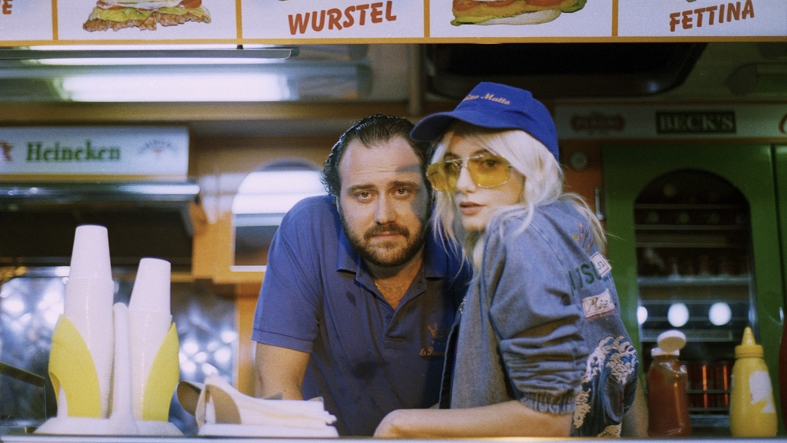 Lorenzo Lazzarini e Demetra Bellina sul set del film Non credo in niente