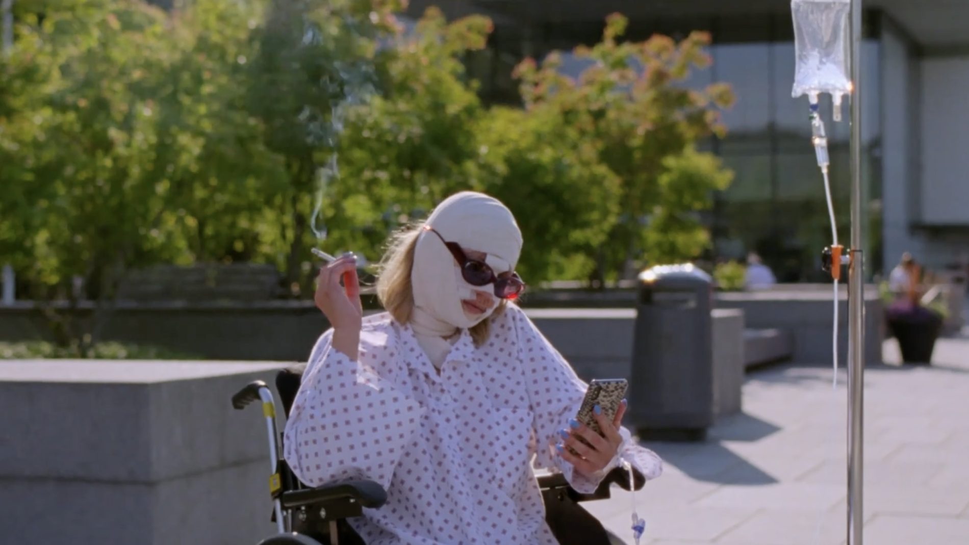 Kristine Kujath Thorp in una scena del film Sick of Myself