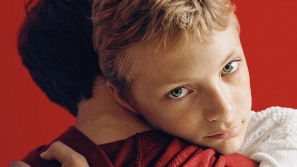 Eden Dambrine nel poster del film Close