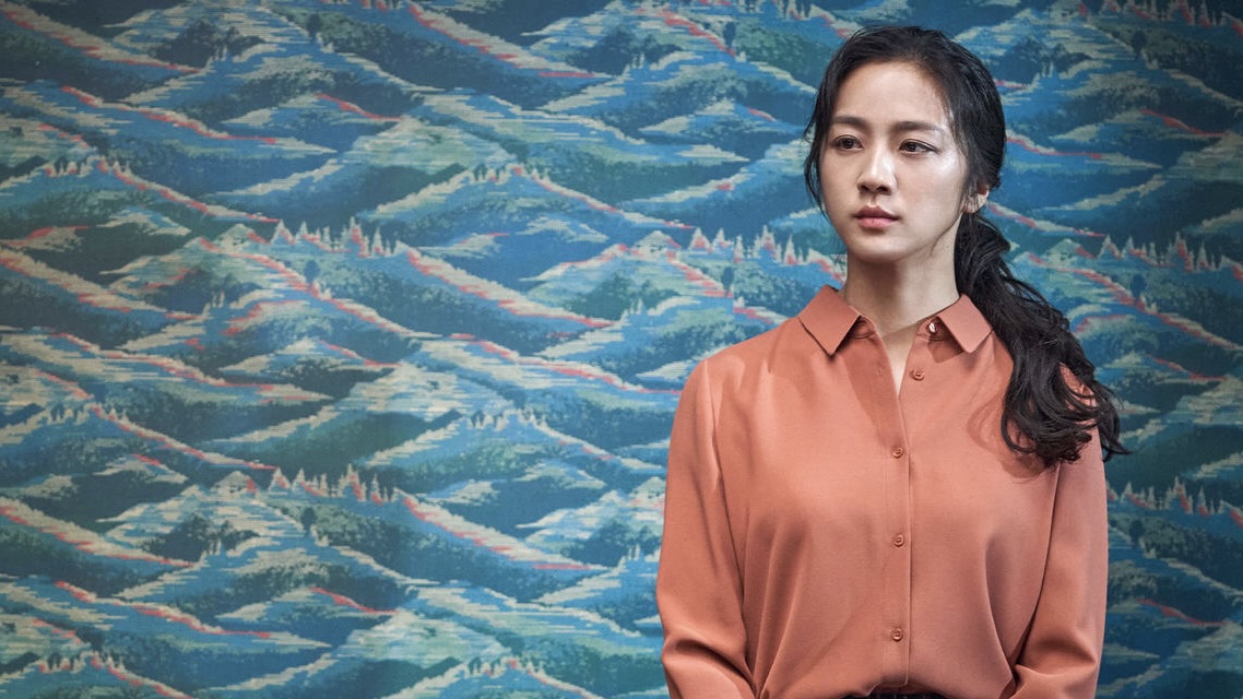 Tang Wei in una scena del film Decision to Leave